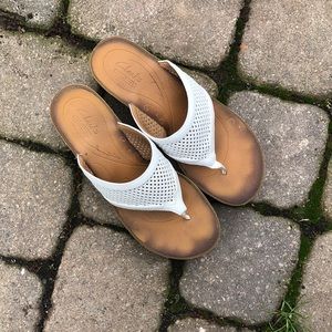 Clark’s White Leather Wedge Flip Flop Sandal - 8.5